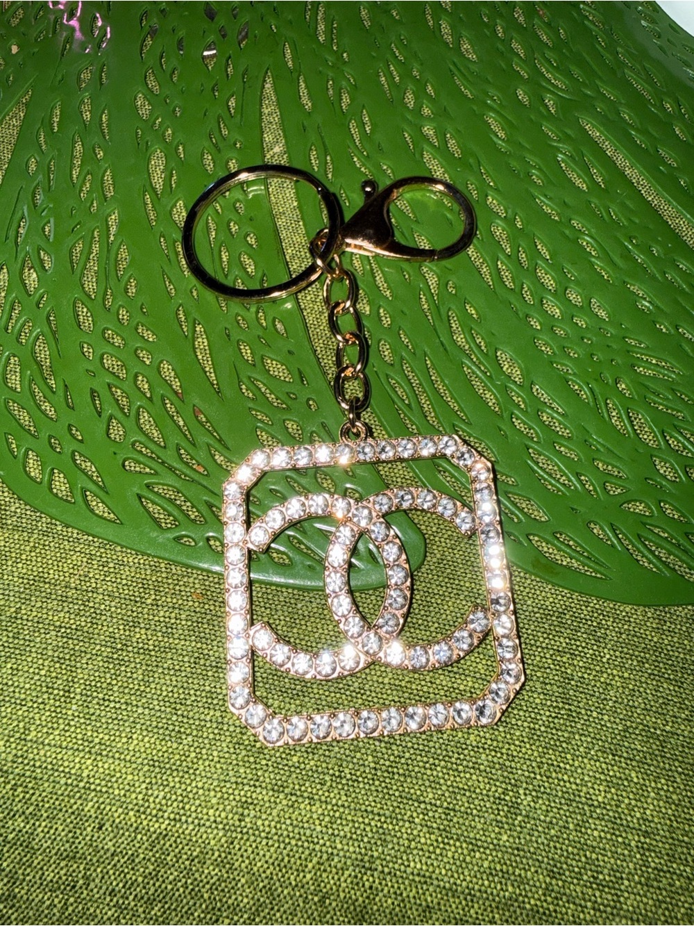 Gold Crystal Interlock Keychain - Picture 2 of 4